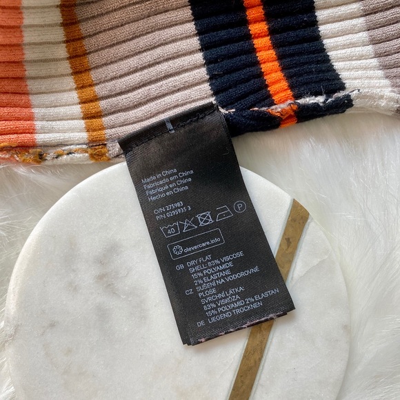 🎉🥳Host Pic🎉 H&M Striped Knit Top - Picture 4 of 5